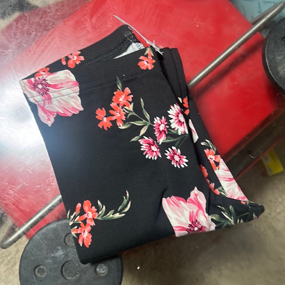 Kids Old Navy floral leggings.